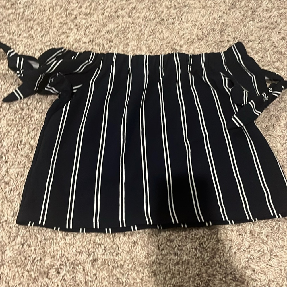 Off the shoulder striped top, butterfly sleeves that can be tied, Navy blue